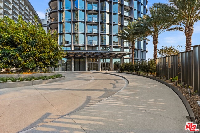 Photo - 211 W Elm Ct Unit 18A