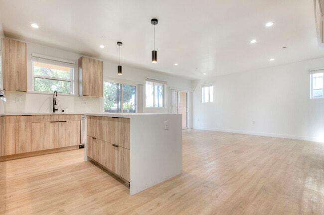 Photo - 5650 Cartwright Ave