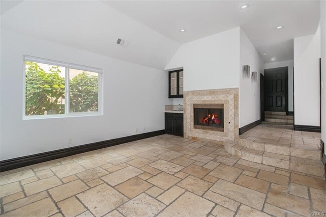 Building Photo - 5409 Sylvia Ave