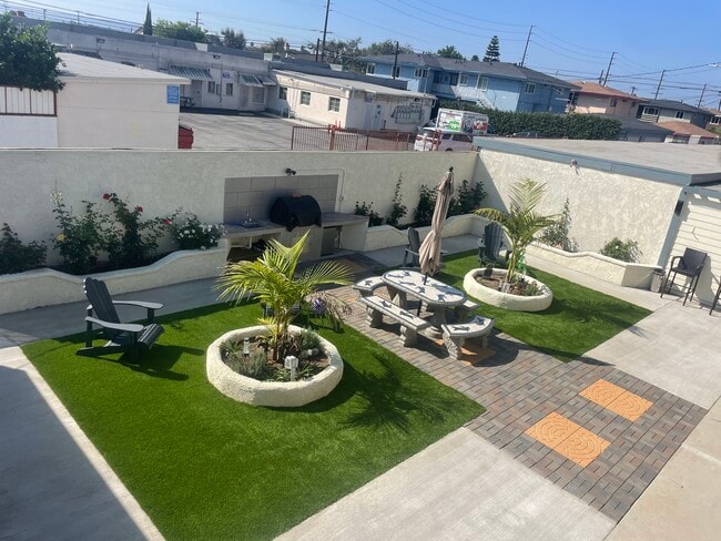 BBQ, Picnic Area - 15015 Gramercy Pl Apartment Unit M