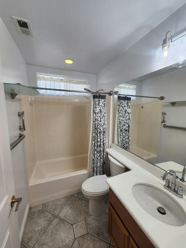 Photo - 1524 Carmel Ave Condo