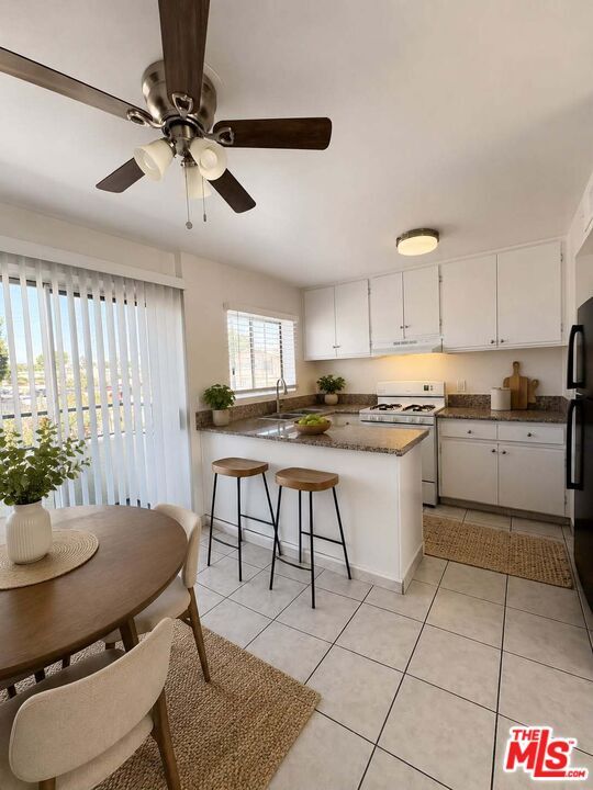 Building Photo - 11730 Runnymede St Unit 201