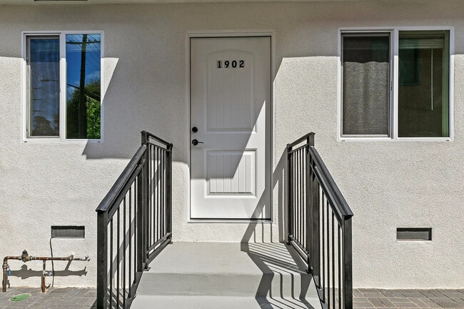 Photo - 1902 N Hollywood Way