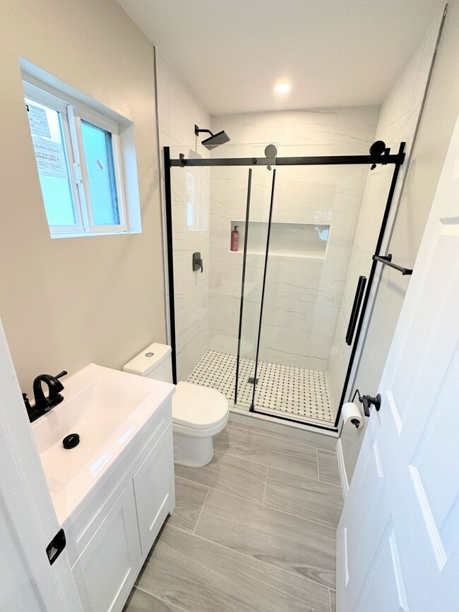 Photo - Gorgeous 1BD/1BA all appliances included. Move in ready!! Unit 20235 (JADU)