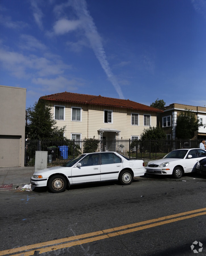 Photo - 255 S Catalina St Apartments