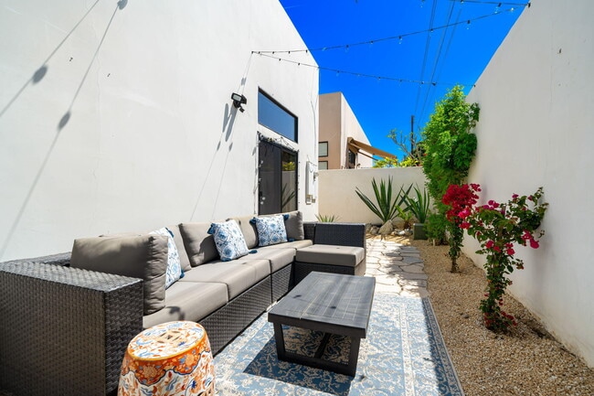 Photo - 53385 Avenida Mendoza