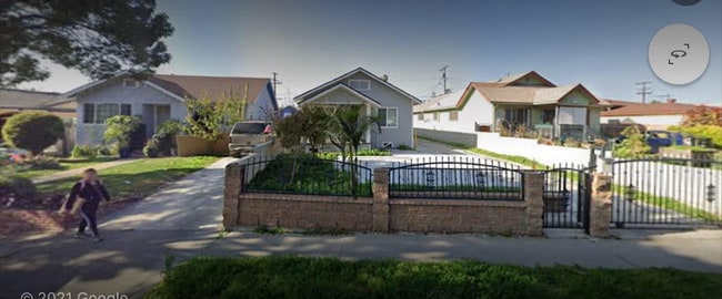 Photo - 1011 E 67th St House