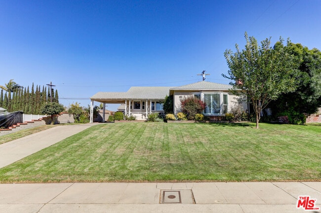 Building Photo - 8008 El Manor Ave