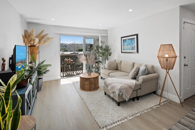 Immaculate 1-Bedroom Upper-Level Condo in ... - Immaculate 1-Bedroom Upper-Level Condo in ...