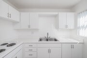 2BR, 1BA - 790SF - Kitchen - Vistan Apartments