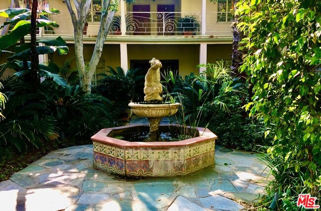 Photo - 8474 Fountain Ave Condo