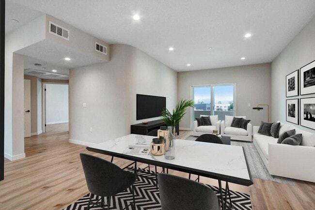 Photo - 5501 Laurel Canyon Blvd