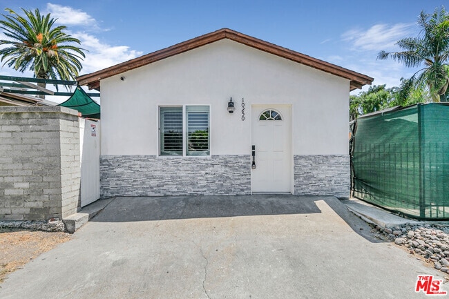 Building Photo - 10250 Stagg St Rental