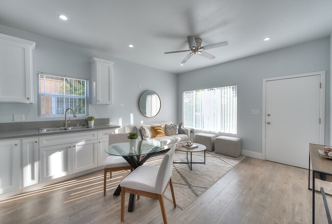 Photo - 4288 S Hobart Blvd Unit 4288