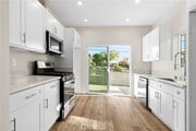 Photo - 702 E Glenoaks Blvd House