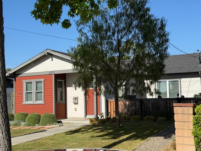 Photo - 455 N Cypress St House