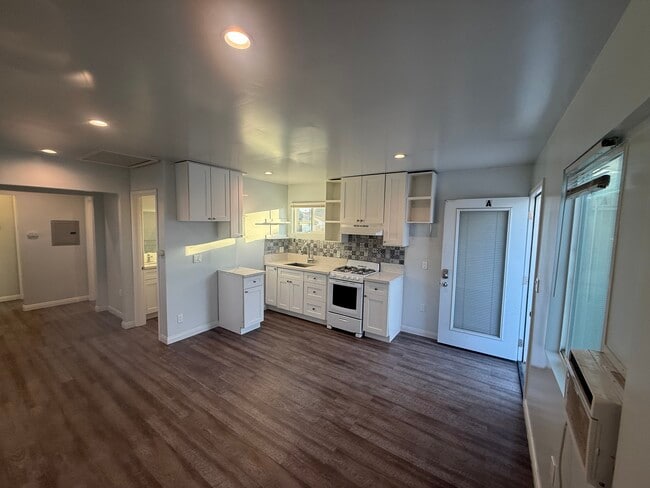 Photo - 12722 Hart St