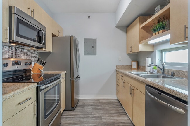 Photo - 425 W Beech St Unit 325