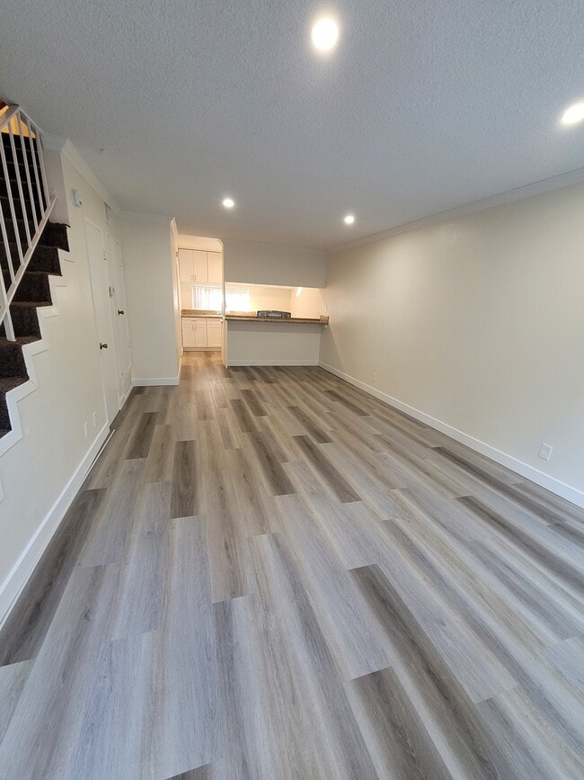 Photo - 854 Glenway Dr