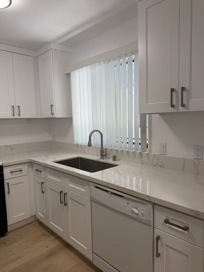 Photo - 1105 Melrose Ave Unit 103