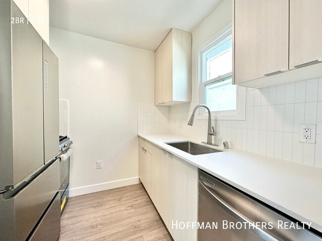 Photo - 1247 S Dunsmuir Ave Unit 1