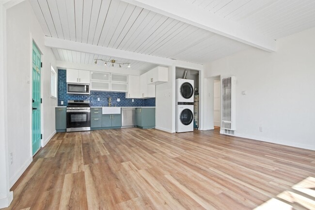 4927 Locust Ave - 4927 Locust Ave Townhome