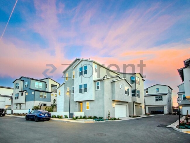 Building Photo - Unit