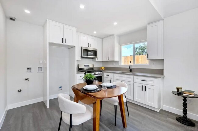 Photo - 1059 Emory St Unit 3