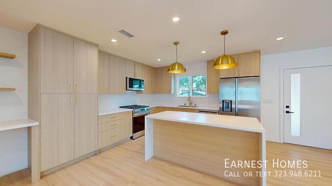 Photo - 16701 Chatsworth St