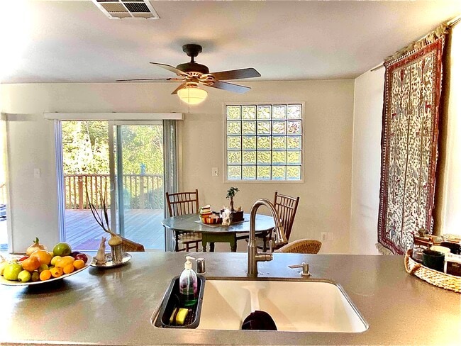Photo - 406 Crestview Dr