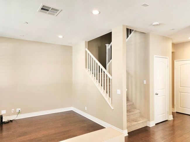 Photo - 112 Hedge Bloom