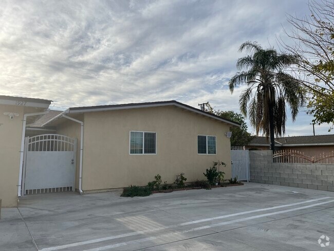 Building Photo - 1927 Los Padres Dr Rental