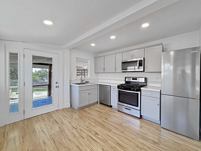 Charming 2BD/1BA Home in Cherokee Point W/... - Charming 2BD/1BA Home in Cherokee Point W/...