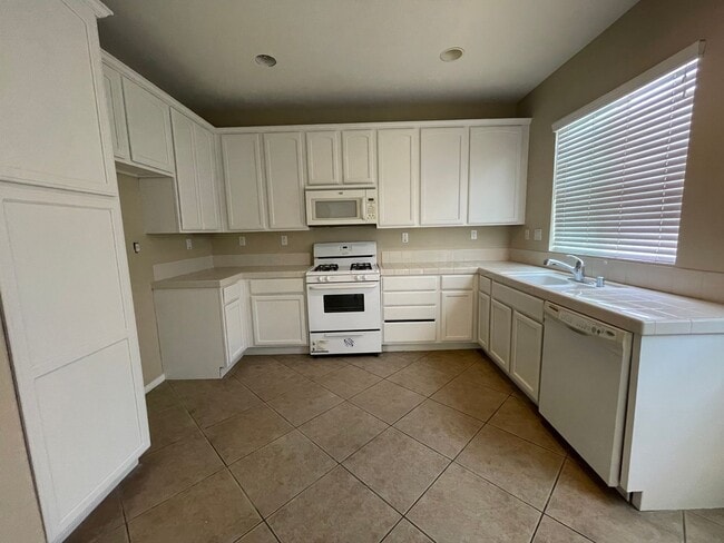 Photo - Three Bedroom Two Bathroom Condo in Lake E...