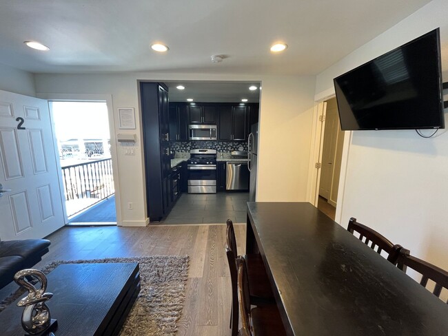 Photo - 14248 Oxnard St Unit 2