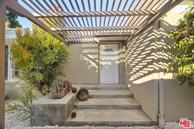 Photo - 920 Carrillo Dr