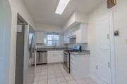Photo - Beautiful 2 Bed +office, den garage, 1 Bath House