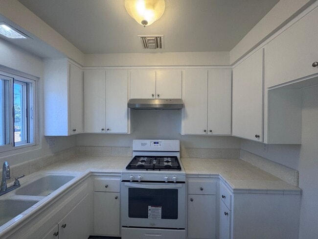 898 LIME ST - 898 LIME ST Apartment Unit C