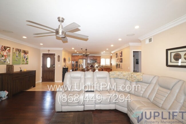 Photo - 4 Bed 2 Bath Home With Fenced Backyard