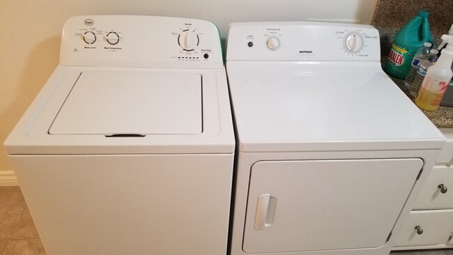 Photo - 667 E Queen St Unit 2