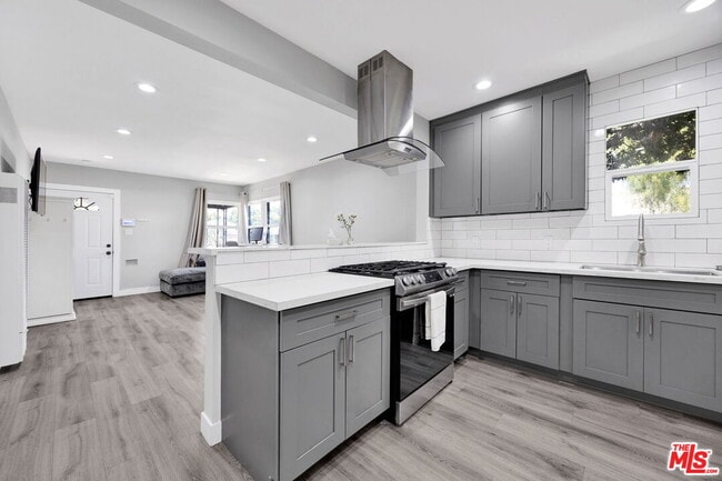 Building Photo - 201 E 91st St Rental