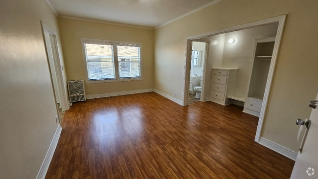 Building Photo - 4530 Normandie Ave Unit 205 Rental
