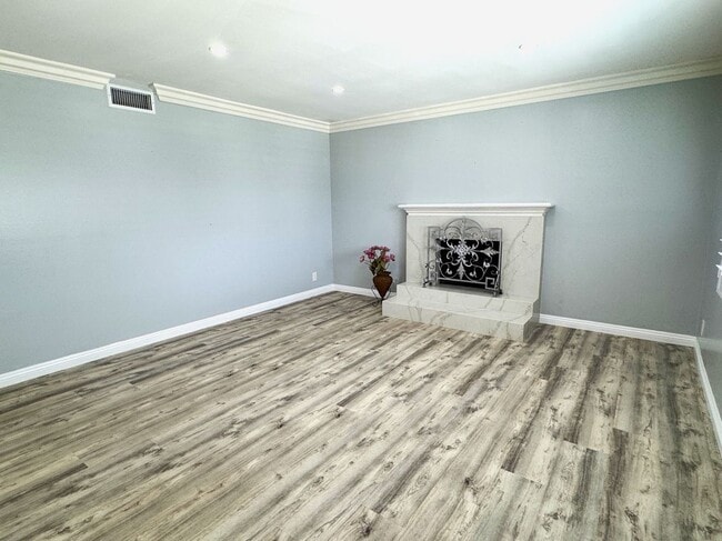 Photo - 17442 Jefferson Ln