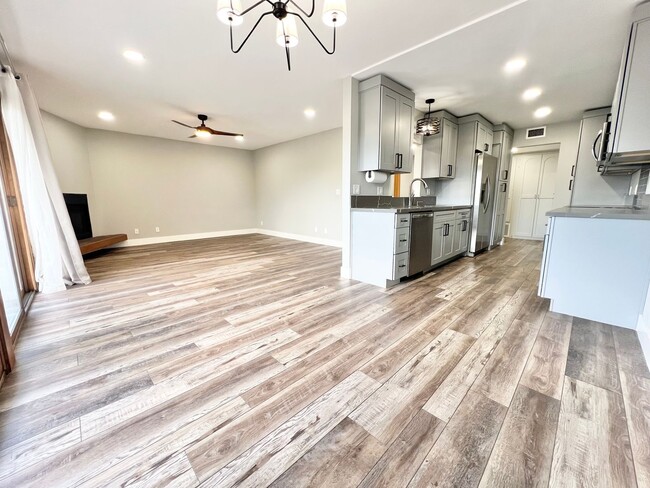 Photo - Spacious 2 Bedroom, 2 Bath Condo in Desira...