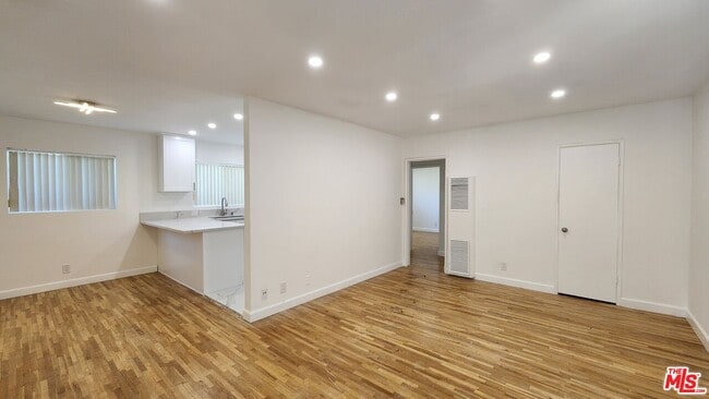 Photo - 12942 Moorpark St Unit 1