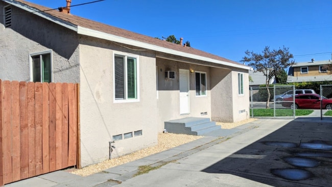 Photo - 1604 N H St House