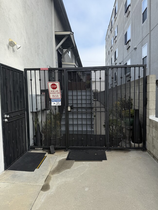 Photo - 3840 Overland Ave