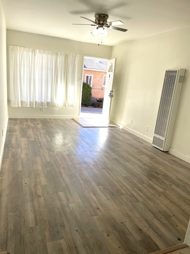 Building Photo - 628 S Pacific Coast Hwy Unit B