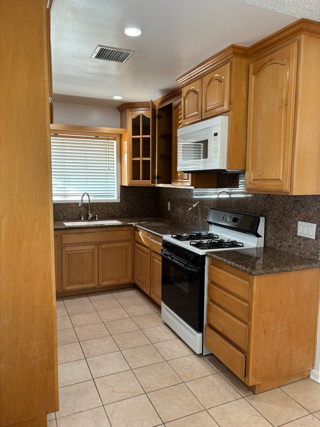 Photo - 7936 Ducor Ave Unit Miri Glasser