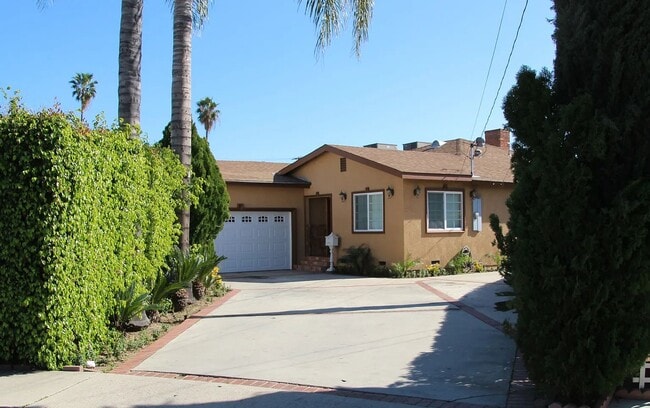 Photo - 6422 Nagle Ave